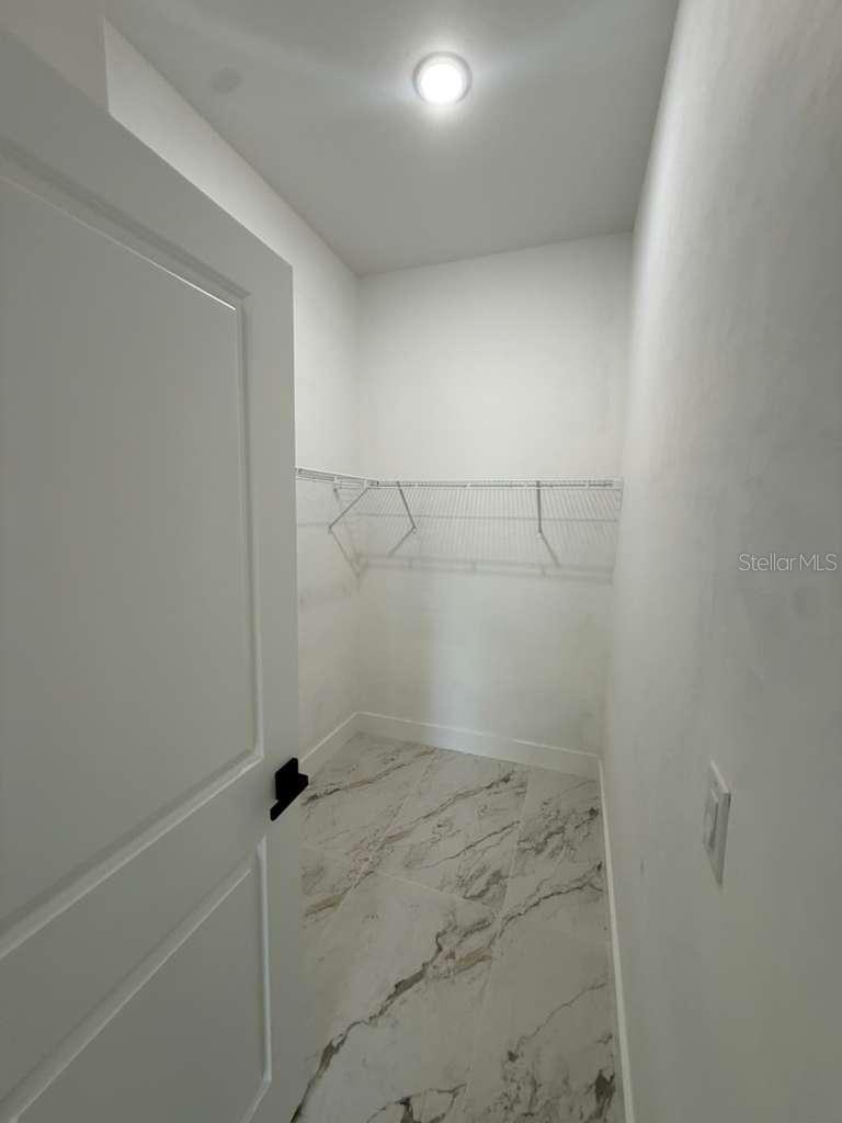 Image 11 of 26 For 908 Winters Street E