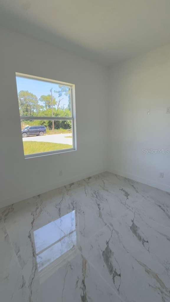 Image 13 of 26 For 908 Winters Street E