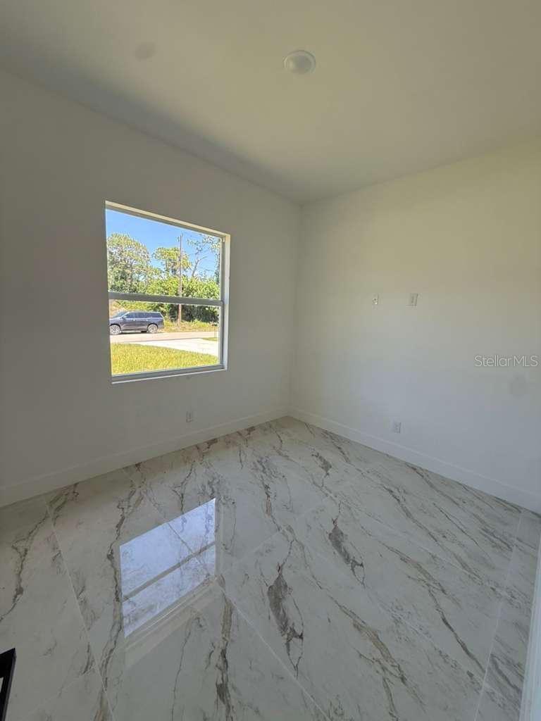 Image 14 of 26 For 908 Winters Street E