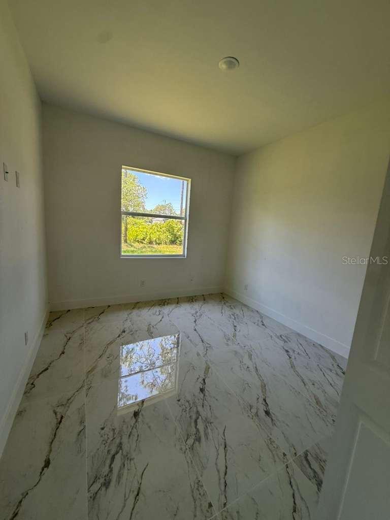 Image 18 of 26 For 908 Winters Street E