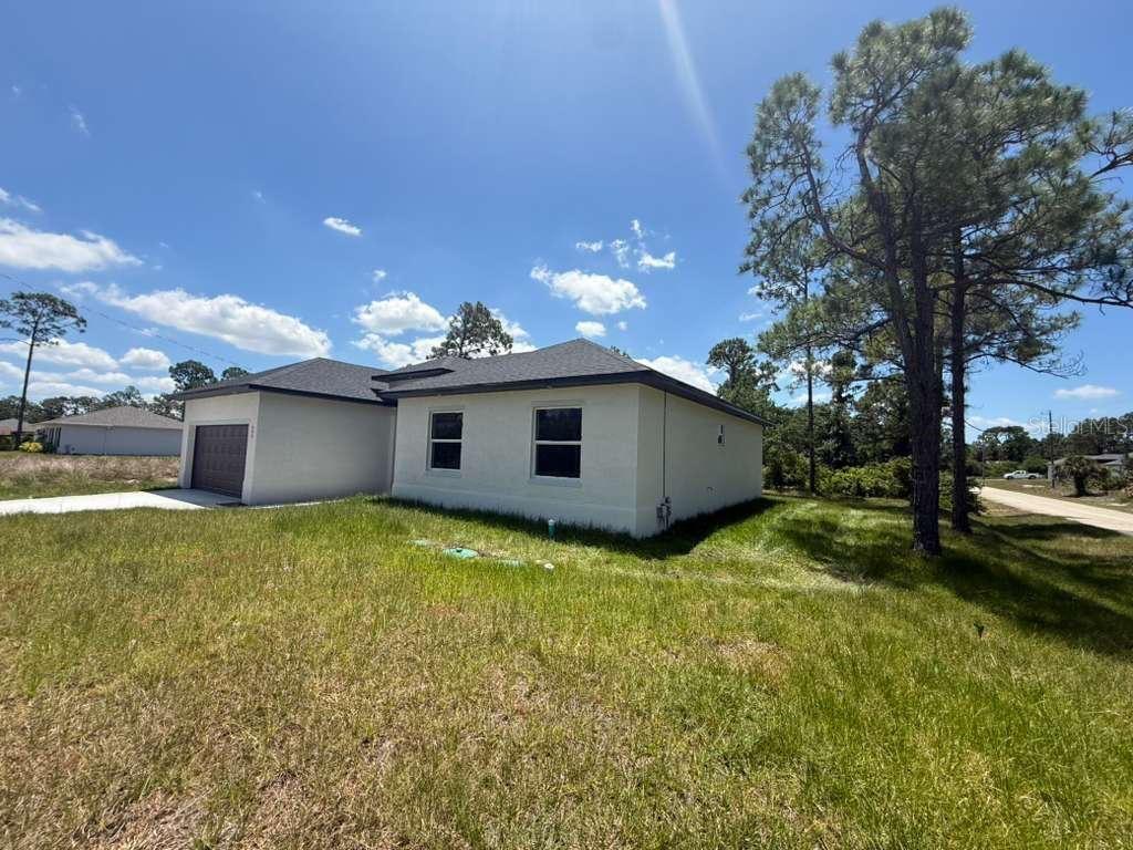 Image 22 of 26 For 908 Winters Street E