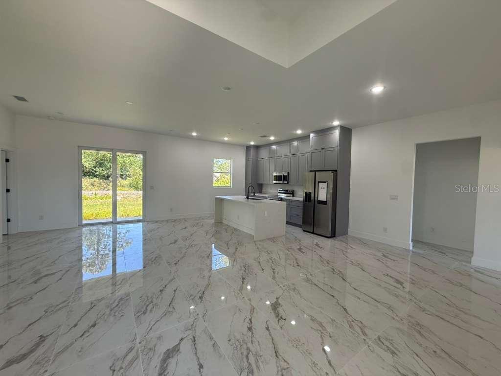 Image 4 of 26 For 908 Winters Street E