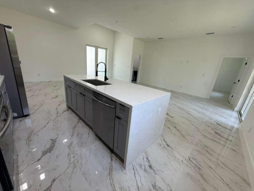 Image 6 of 26 For 908 Winters Street E