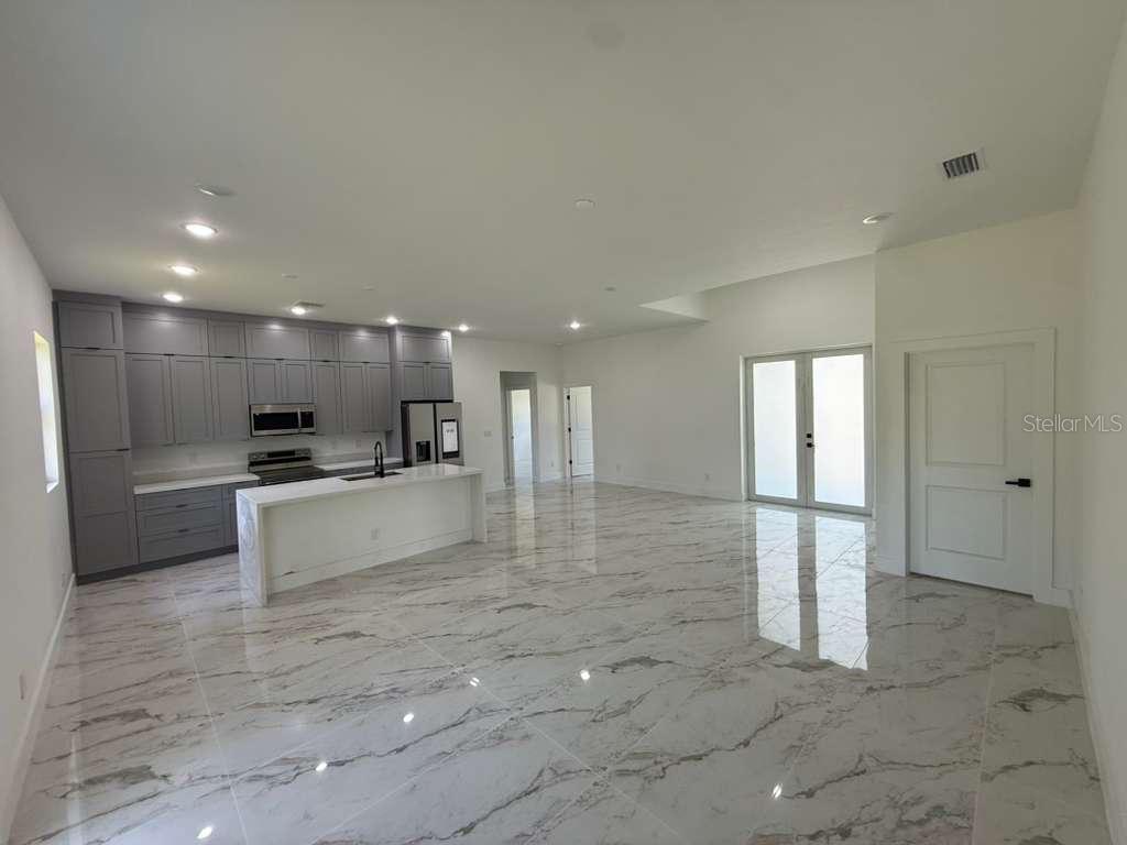 Image 7 of 26 For 908 Winters Street E