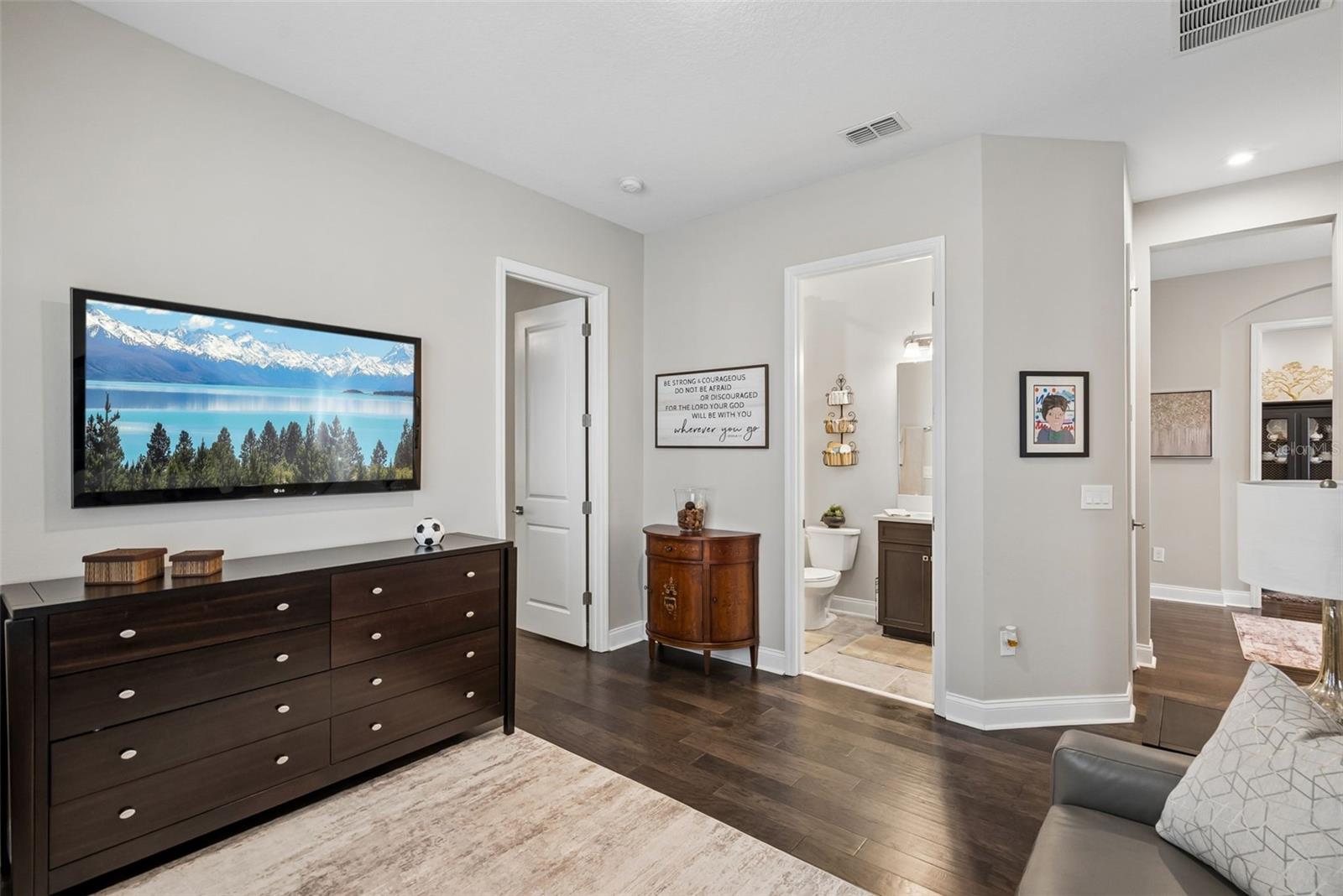 Image 5 of 33 For 13308 Stoddart Avenue