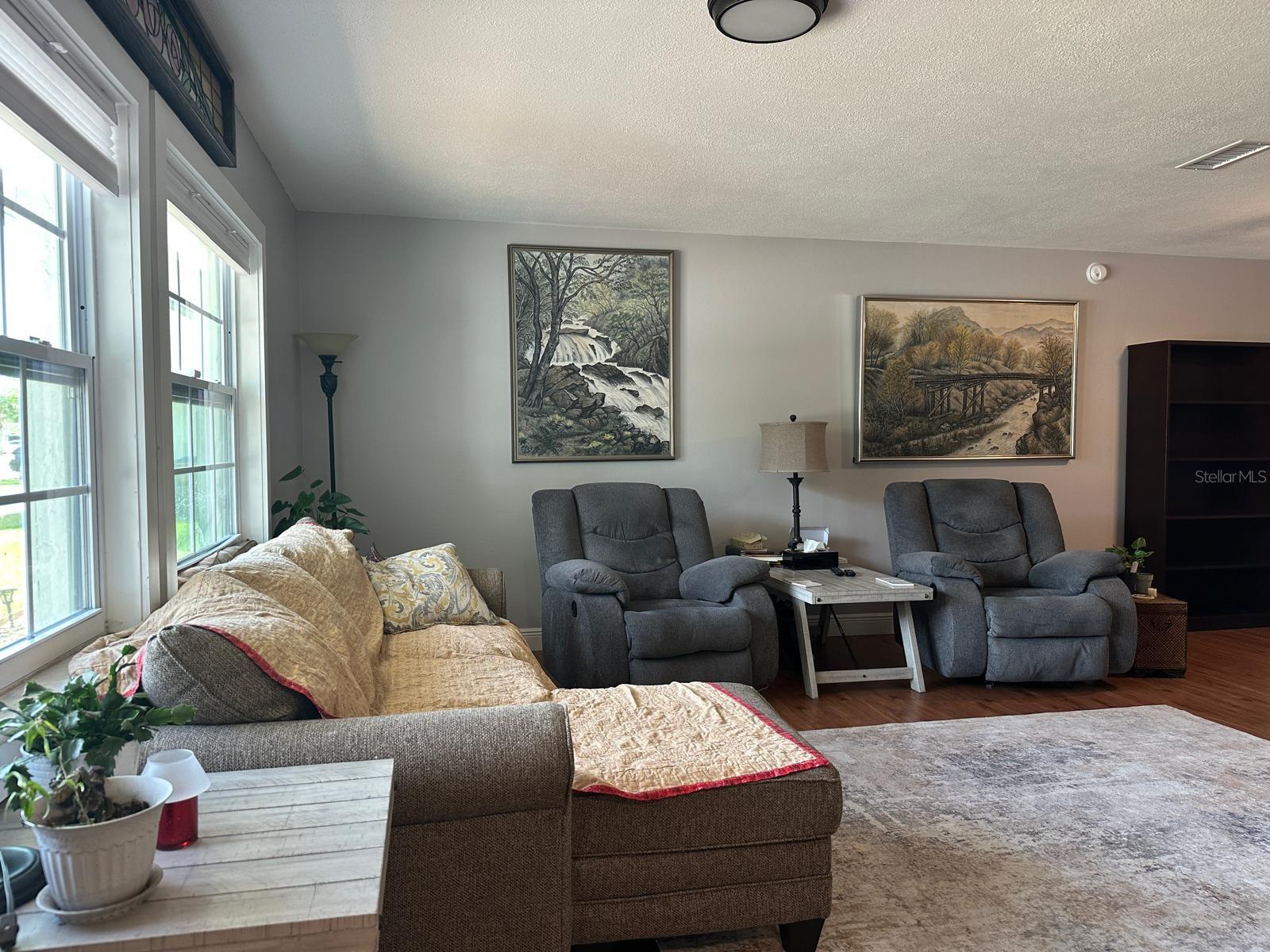 Image 3 of 4 For 818 Mendoza Drive
