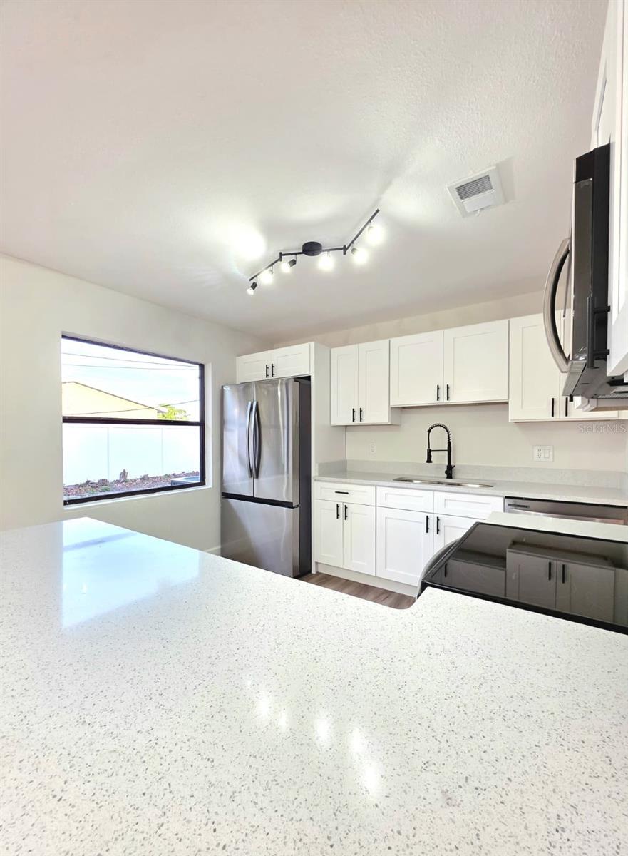 Image 10 of 27 For 1125 Pollyanna Drive