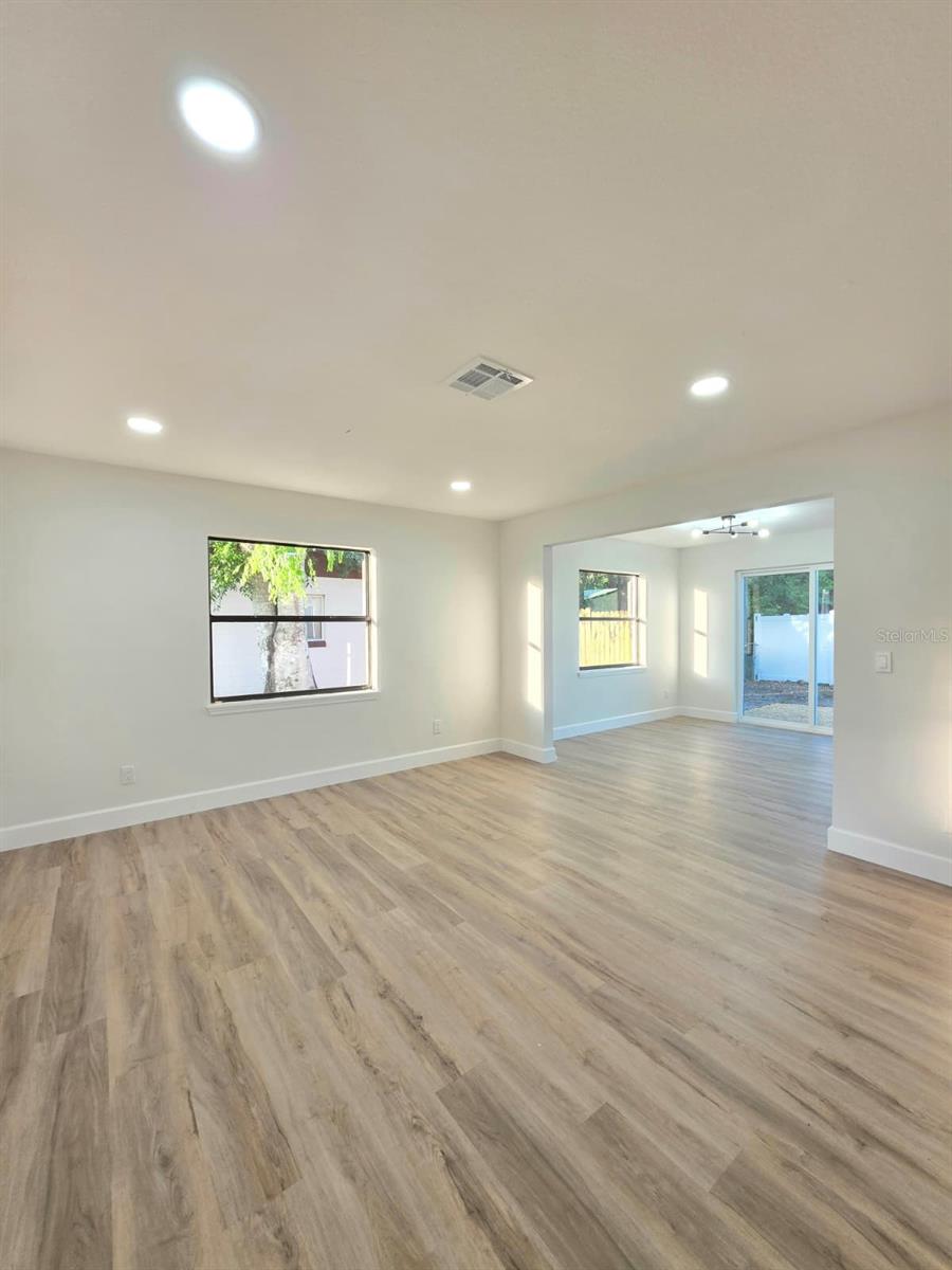 Image 18 of 27 For 1125 Pollyanna Drive