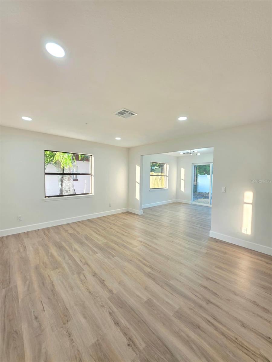 Image 6 of 27 For 1125 Pollyanna Drive