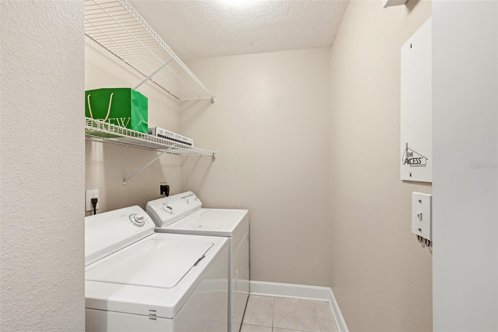 Image 15 of 41 For 1231 Wright Circle 212