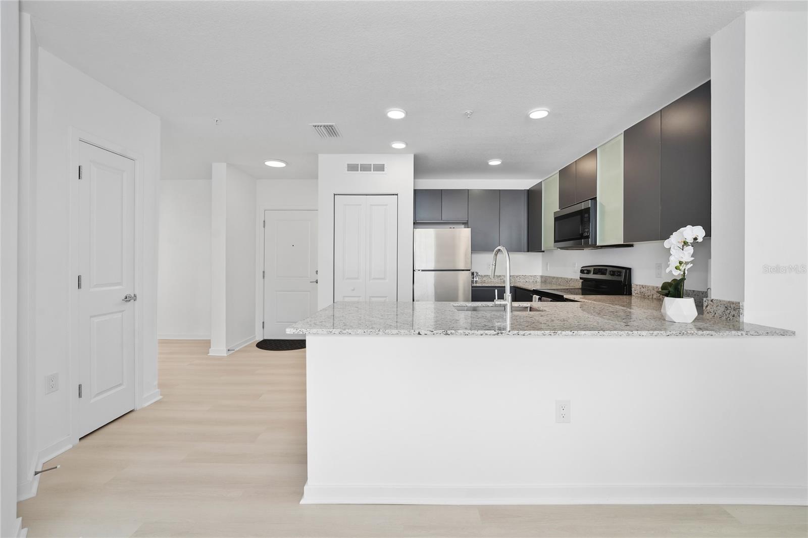 Image 9 of 41 For 5587 Millenia Park Boulevard 515