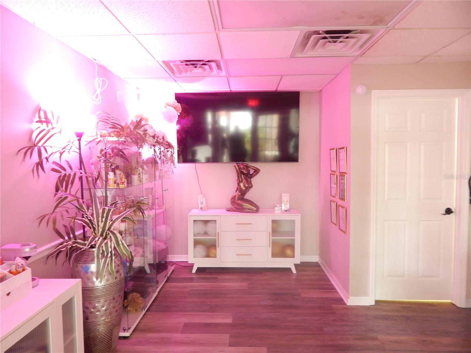 Image 3 of 9 For 705 Oak Street B
