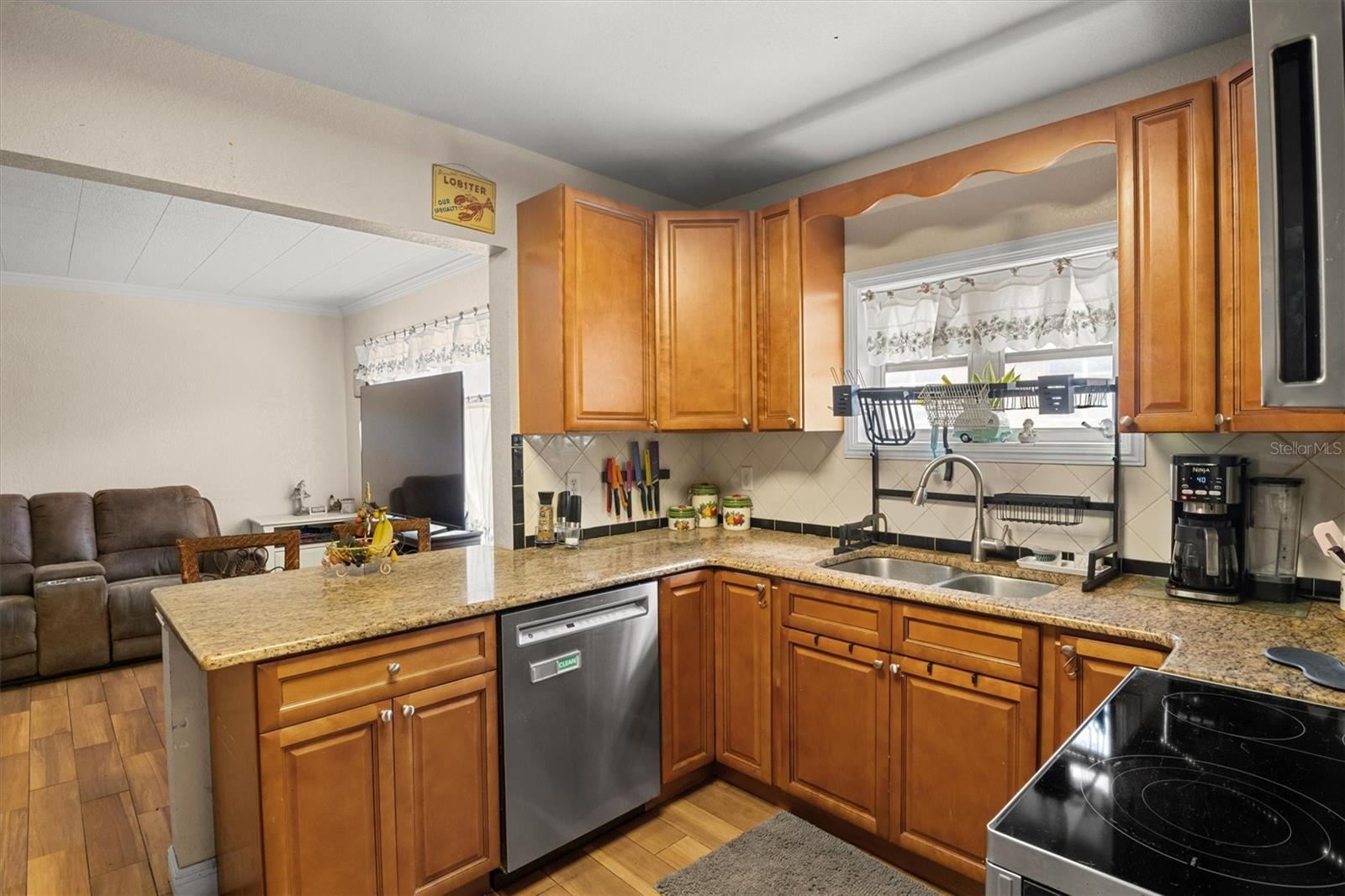 Image 10 of 40 For 207 Perry Avenue