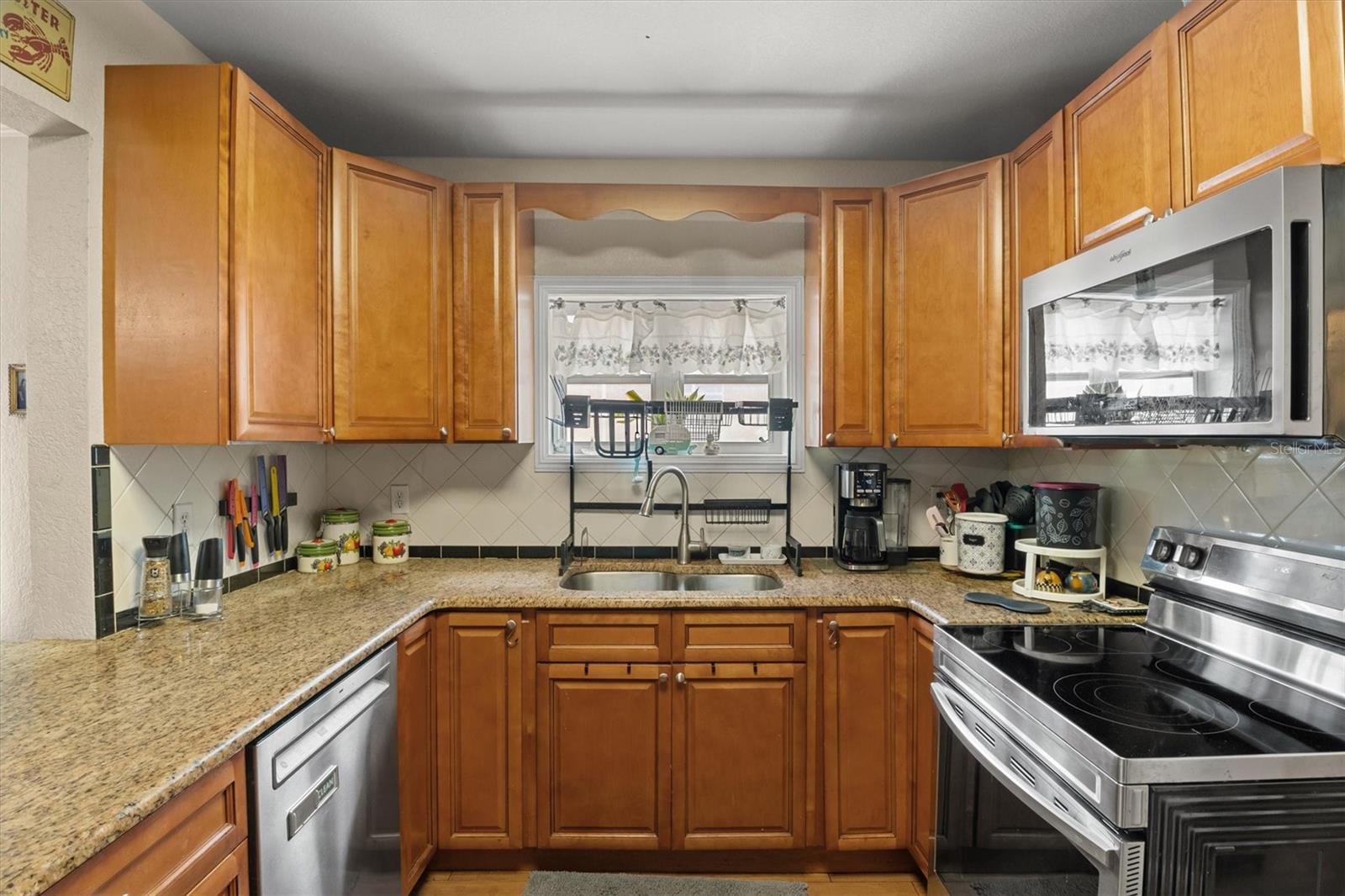 Image 11 of 40 For 207 Perry Avenue