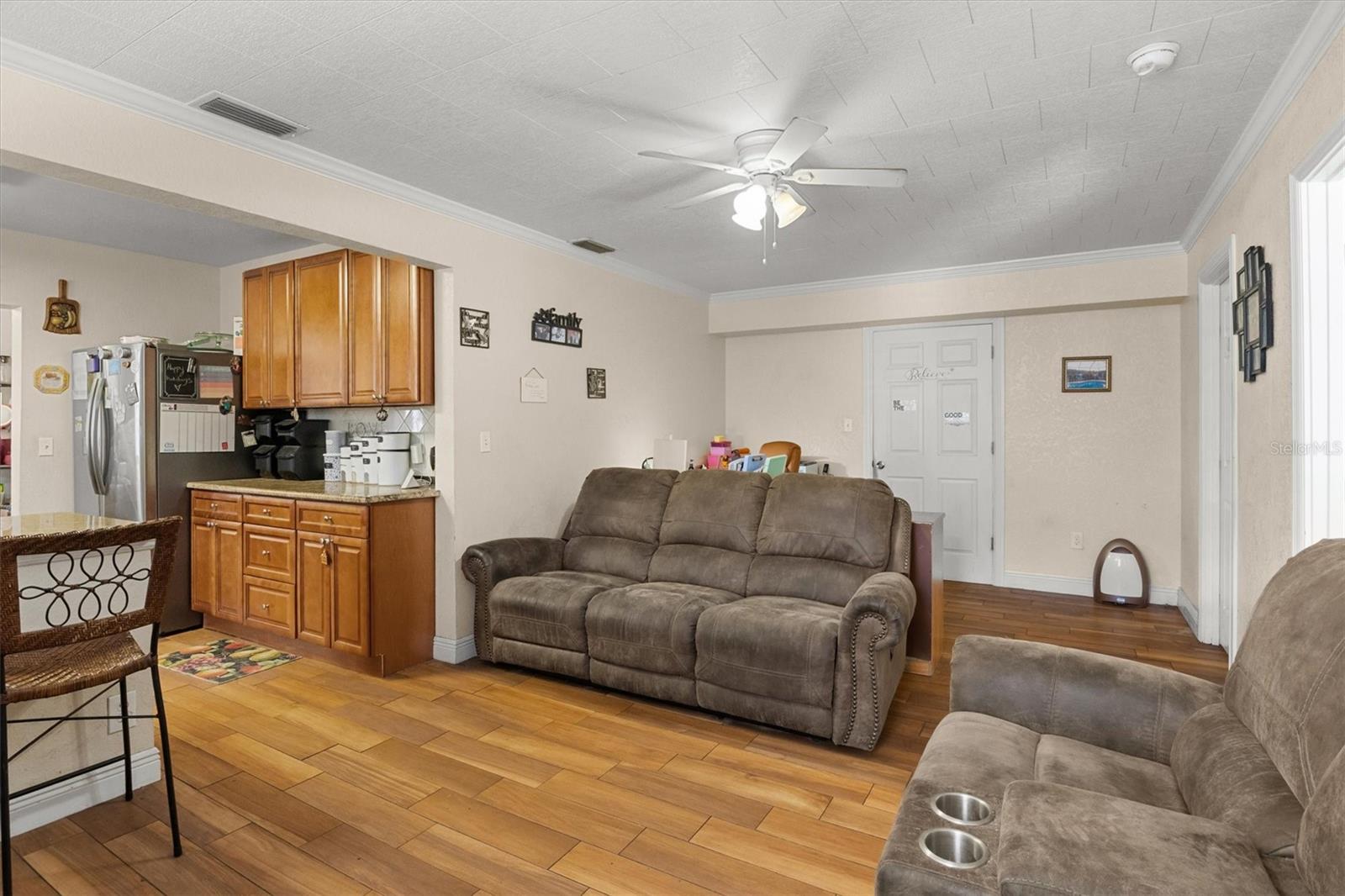 Image 13 of 40 For 207 Perry Avenue