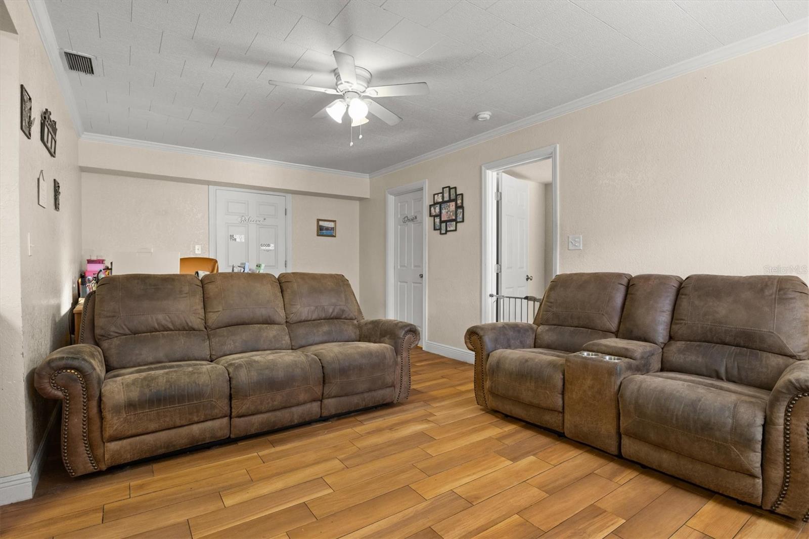 Image 14 of 40 For 207 Perry Avenue