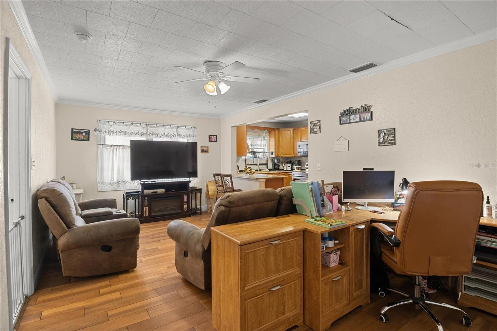 Image 15 of 40 For 207 Perry Avenue