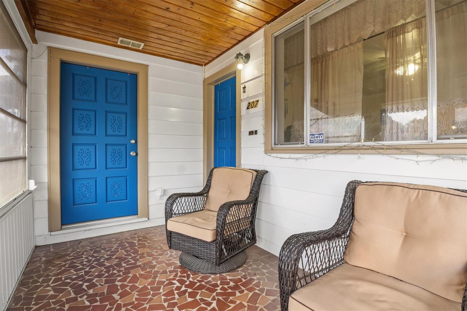 Image 3 of 40 For 207 Perry Avenue