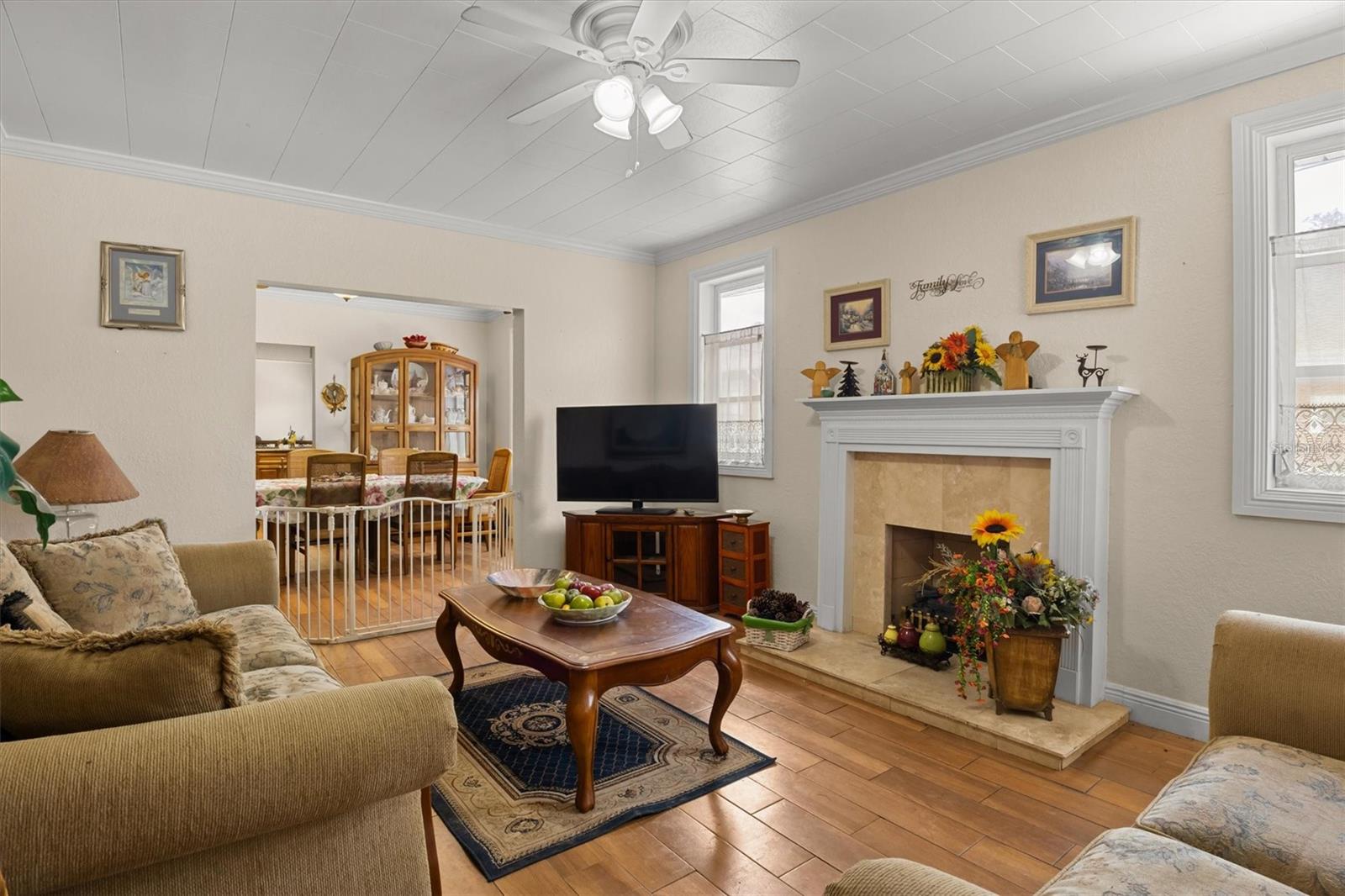 Image 4 of 40 For 207 Perry Avenue
