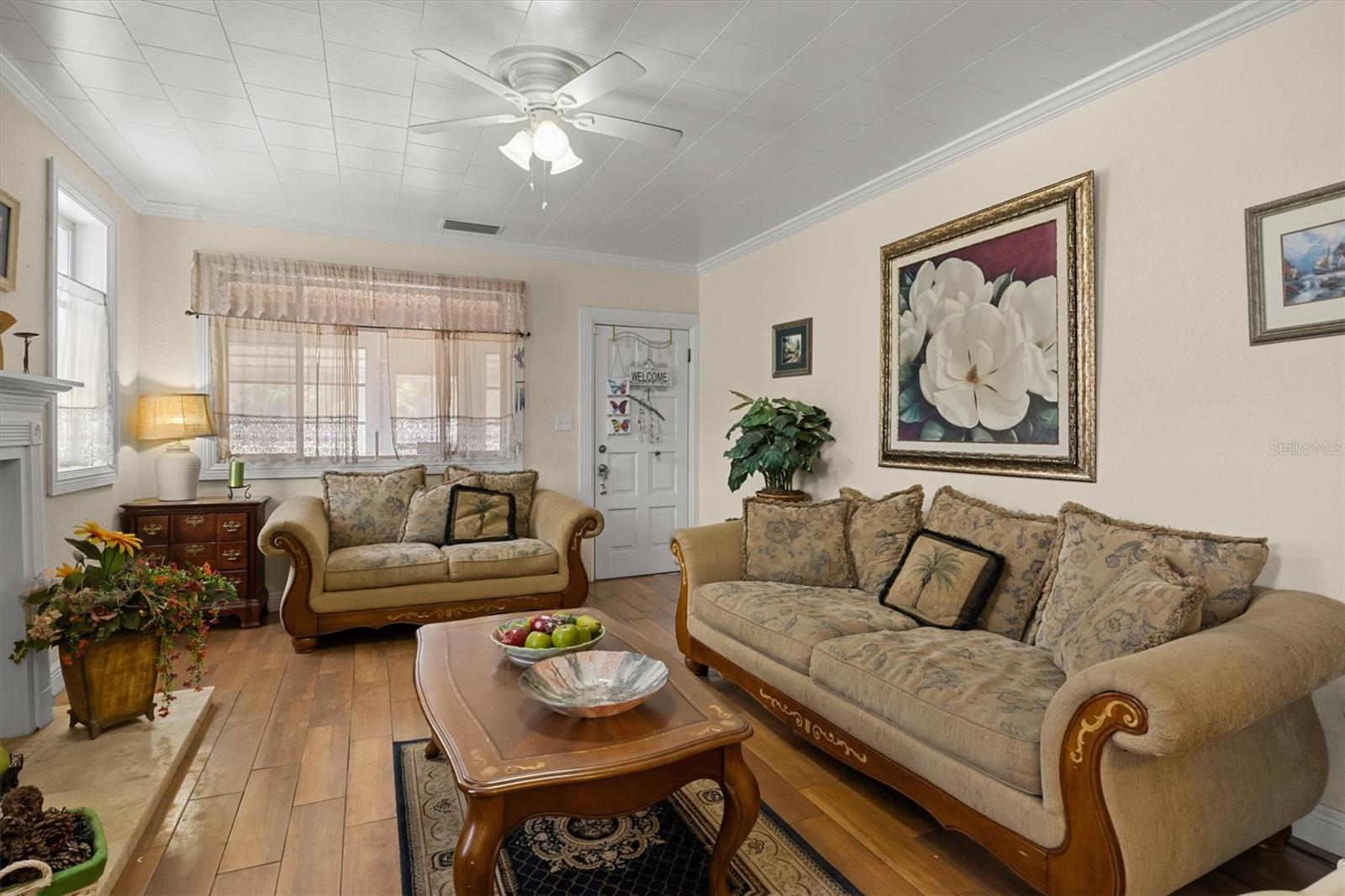 Image 5 of 40 For 207 Perry Avenue