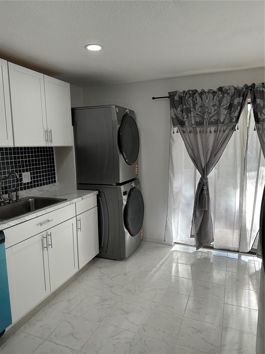 Image 6 of 12 For 6077 Village Circle 6077