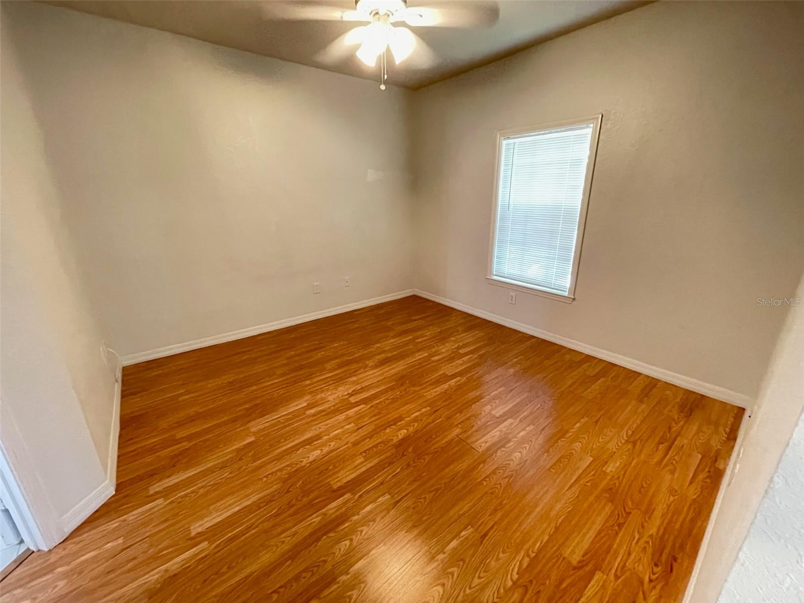 Image 7 of 16 For 3611 Conroy Road 825