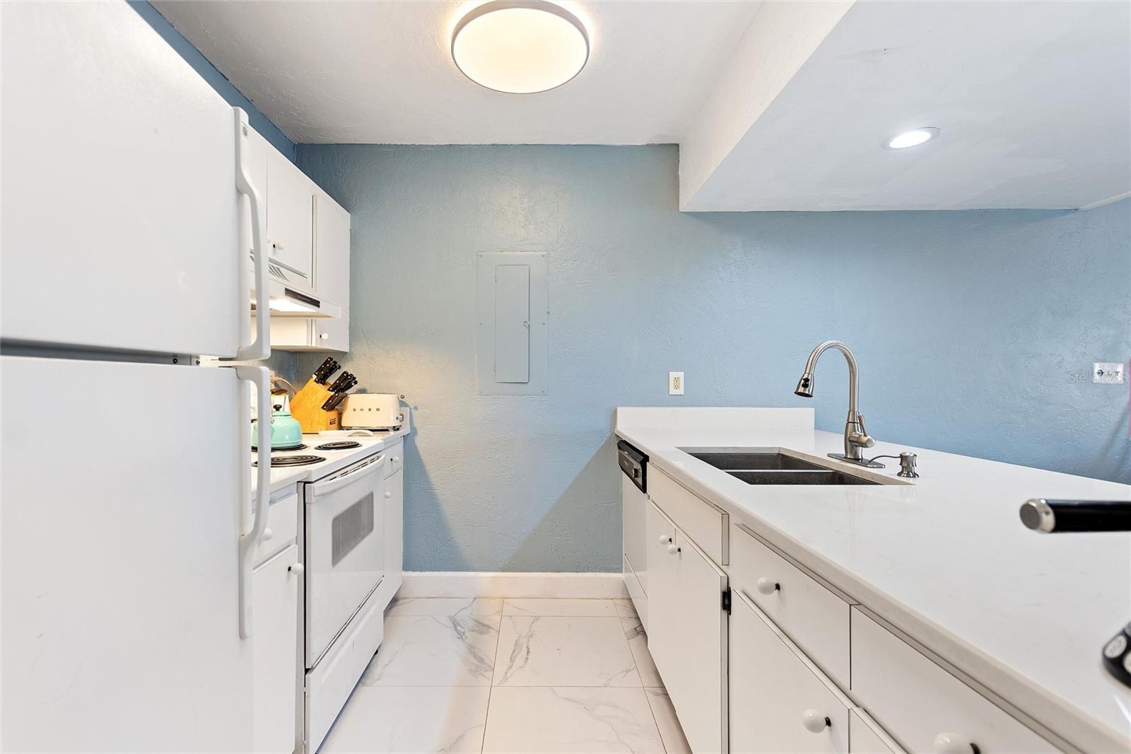 Image 3 of 26 For 907 Tennis Way 3147-8