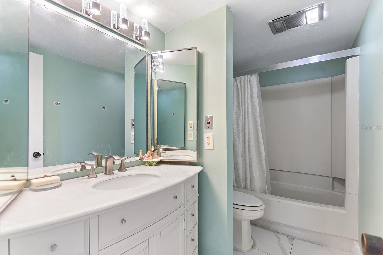 Image 5 of 26 For 907 Tennis Way 3147-8