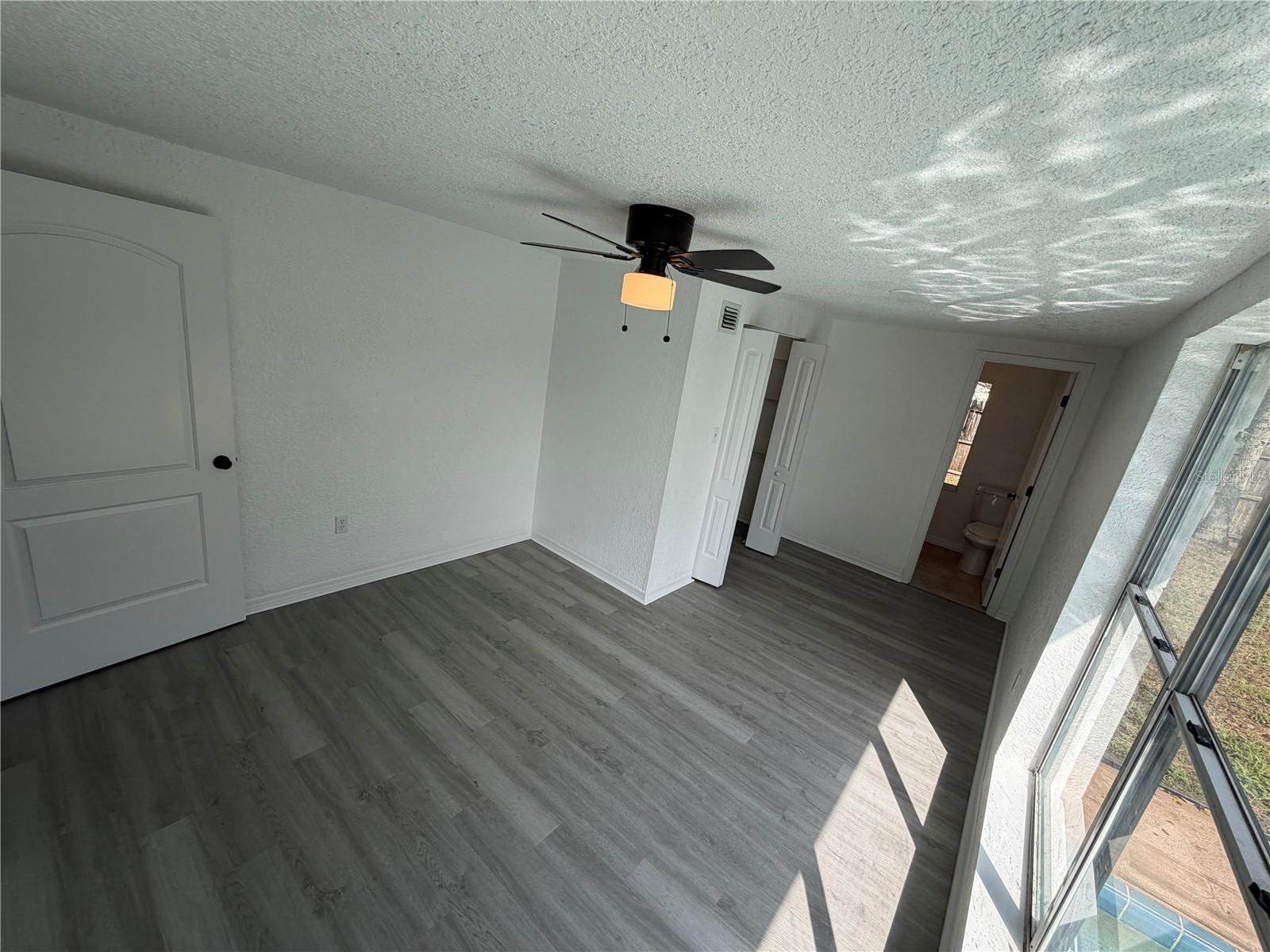 Image 6 of 8 For 4235 Edgewater Drive