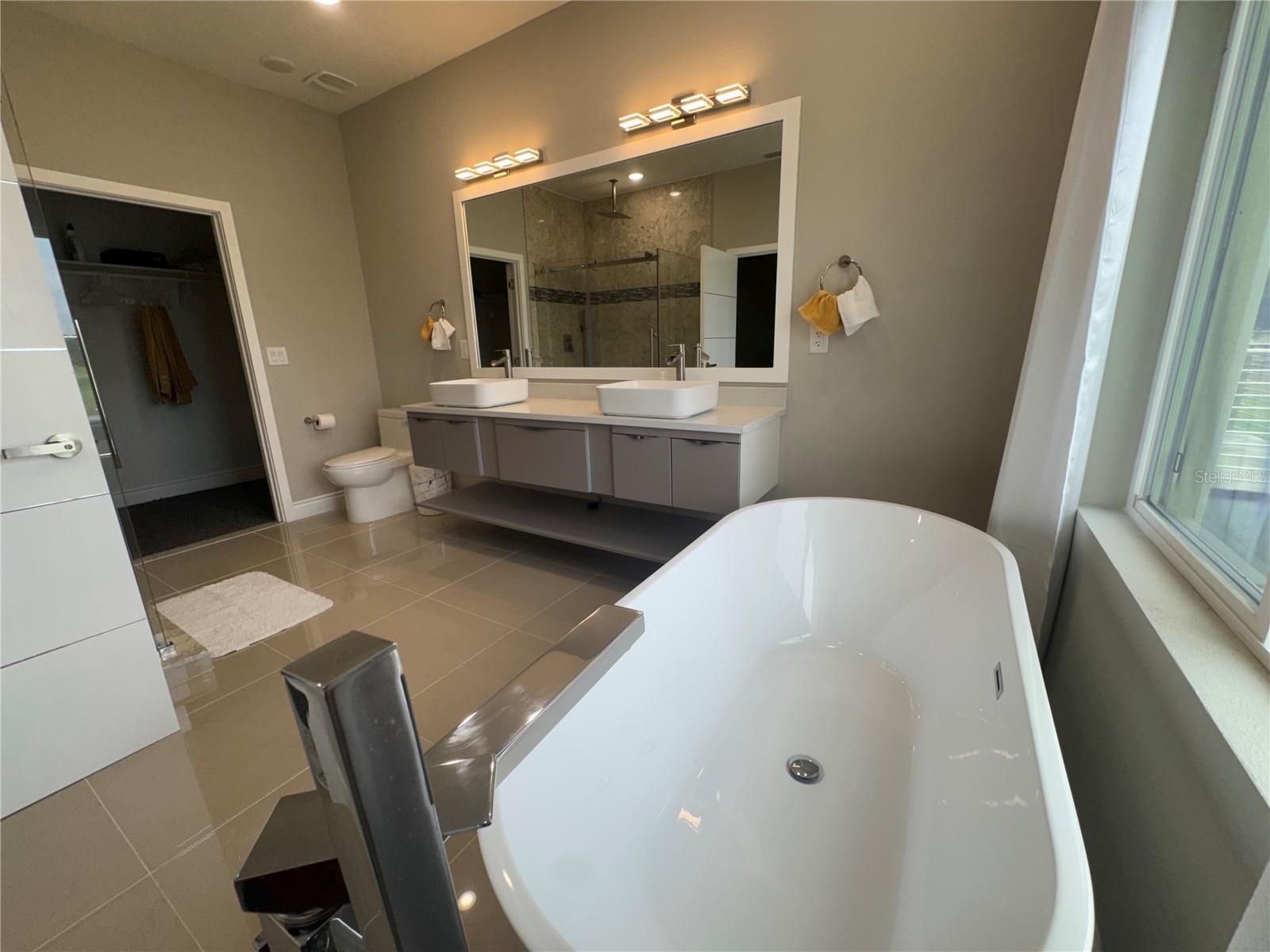 Image 24 of 32 For 2037 Greenbriar Terrace