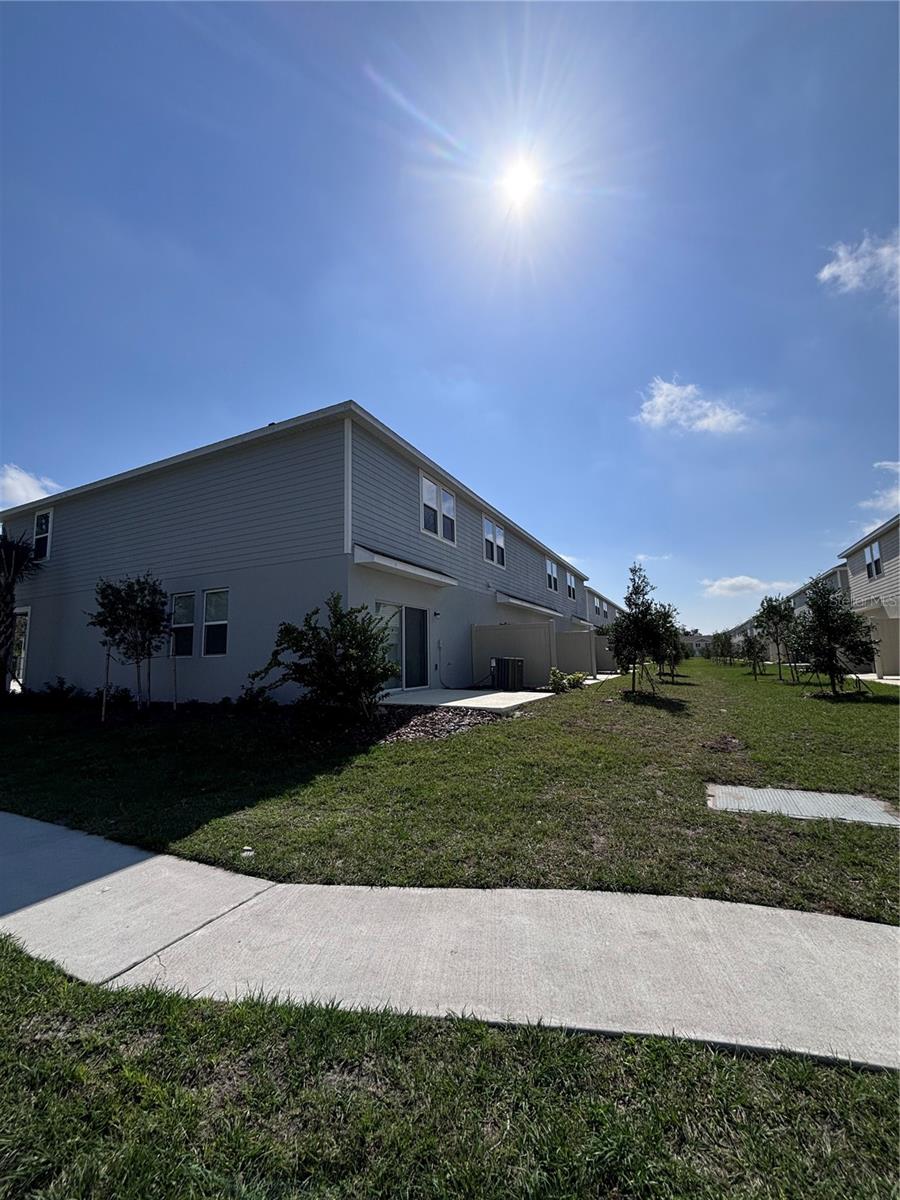 Image 8 of 28 For 3010 Canary Avenue