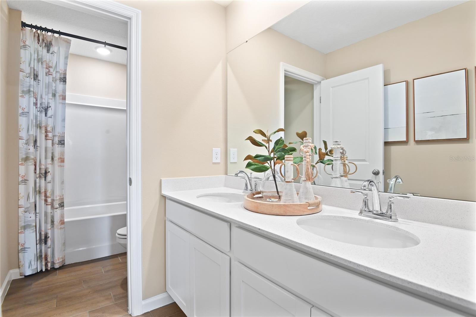 Image 13 of 19 For 2529 29th Lane E