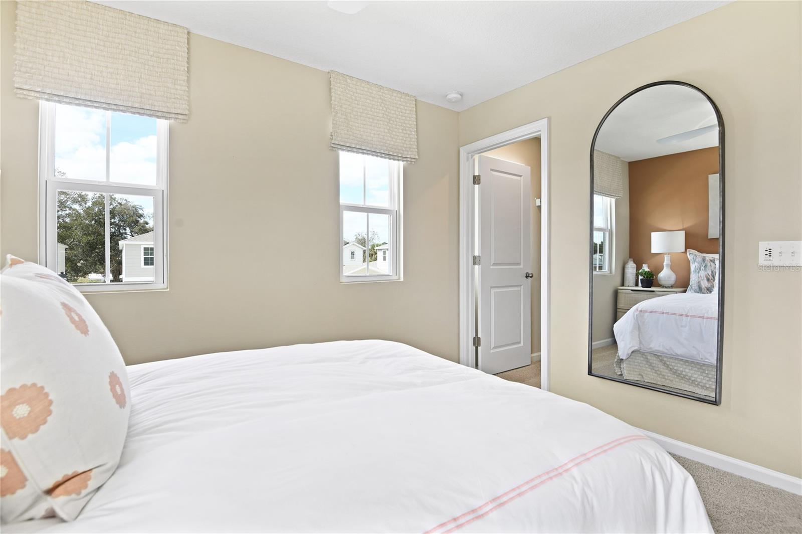 Image 14 of 19 For 2529 29th Lane E
