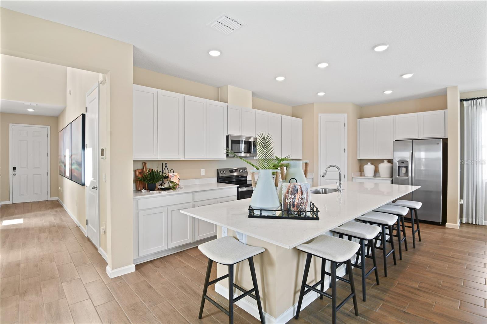 Image 4 of 19 For 2529 29th Lane E
