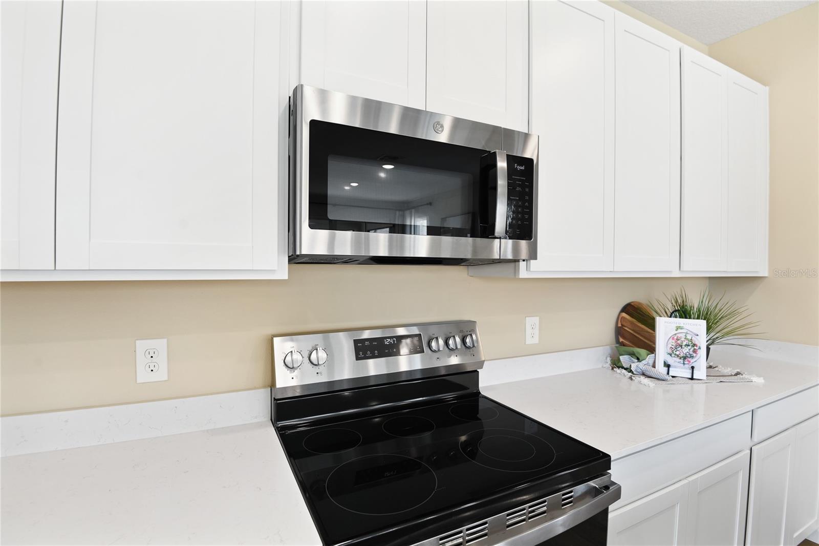 Image 6 of 19 For 2529 29th Lane E
