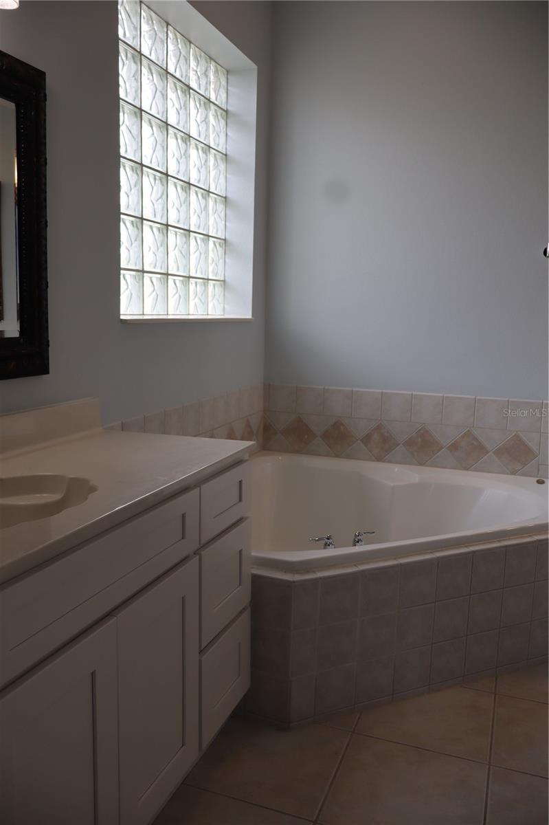 Image 5 of 15 For 10842 Woodchase Circle