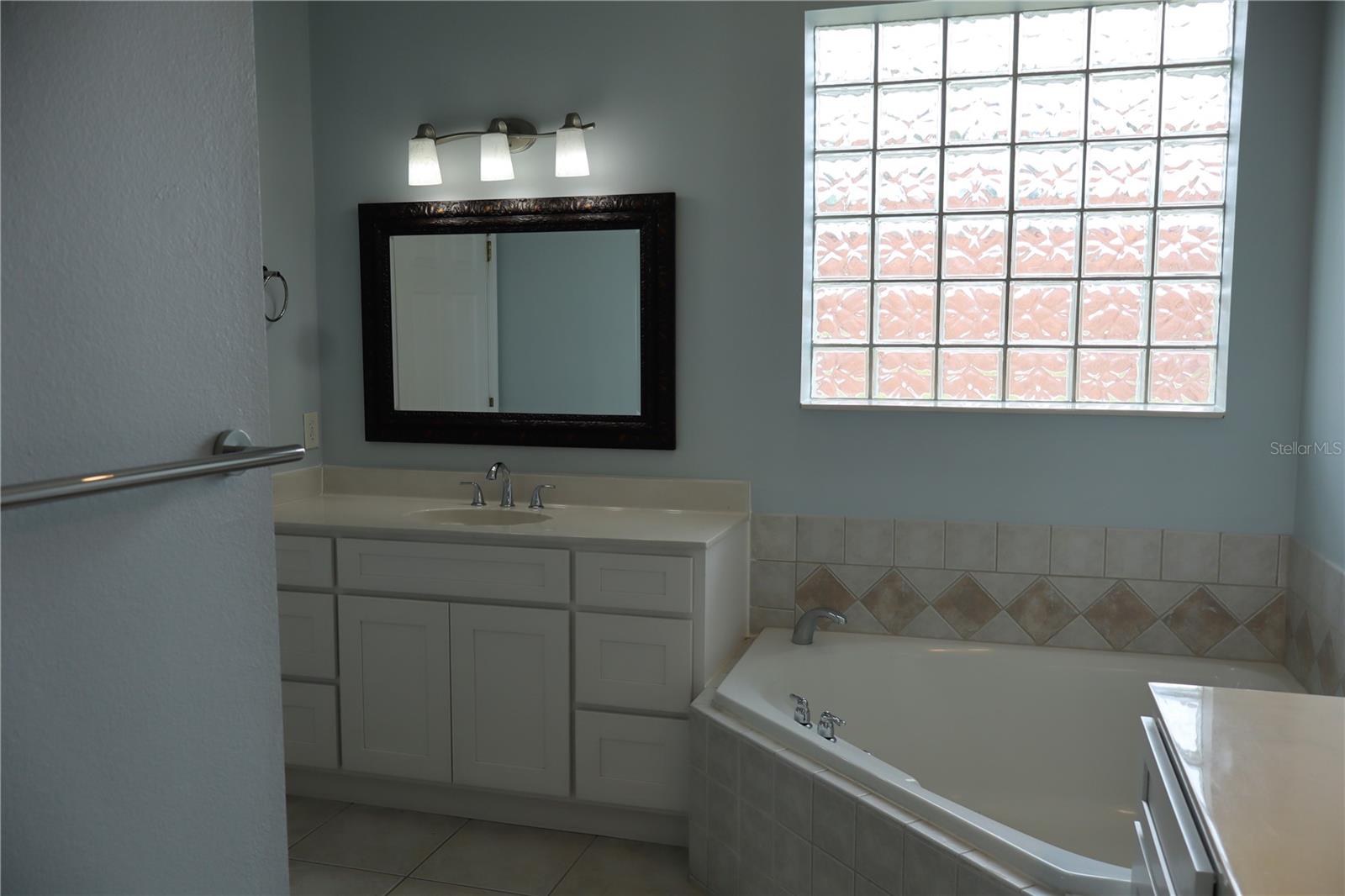 Image 7 of 15 For 10842 Woodchase Circle