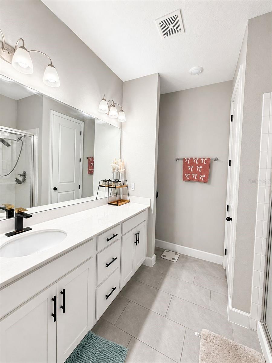 Image 13 of 20 For 128 Arlington Square Court