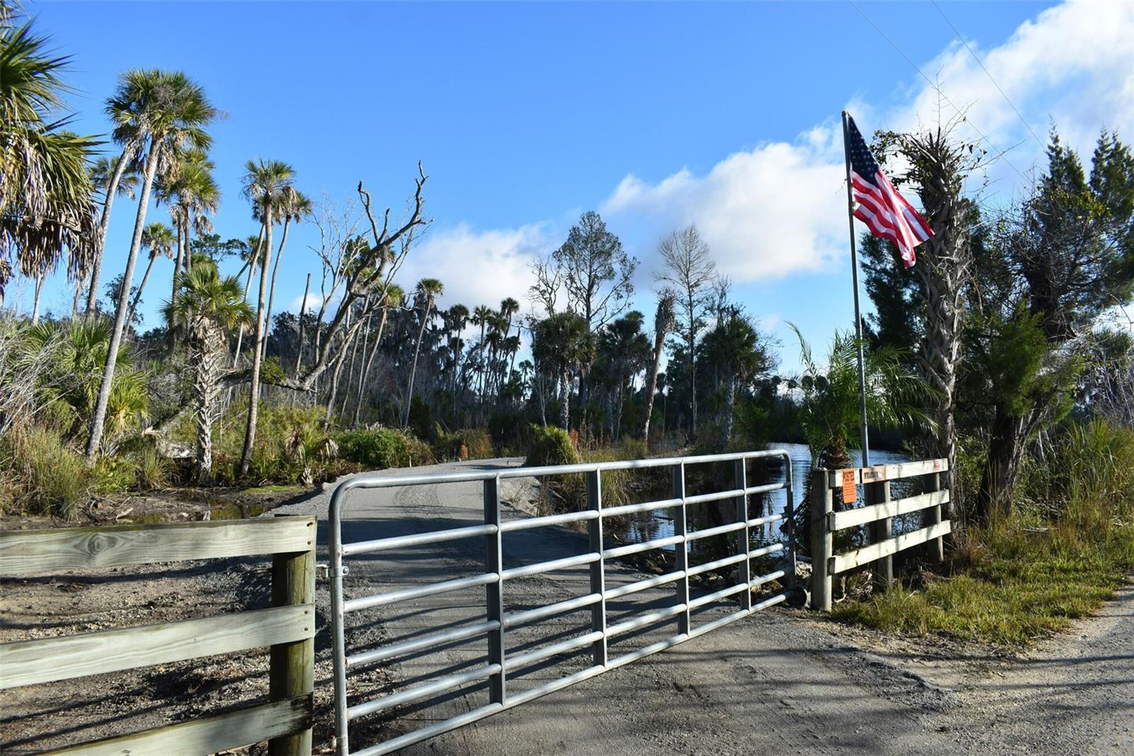 Image 4 of 17 For 10825 Fort Island Trail