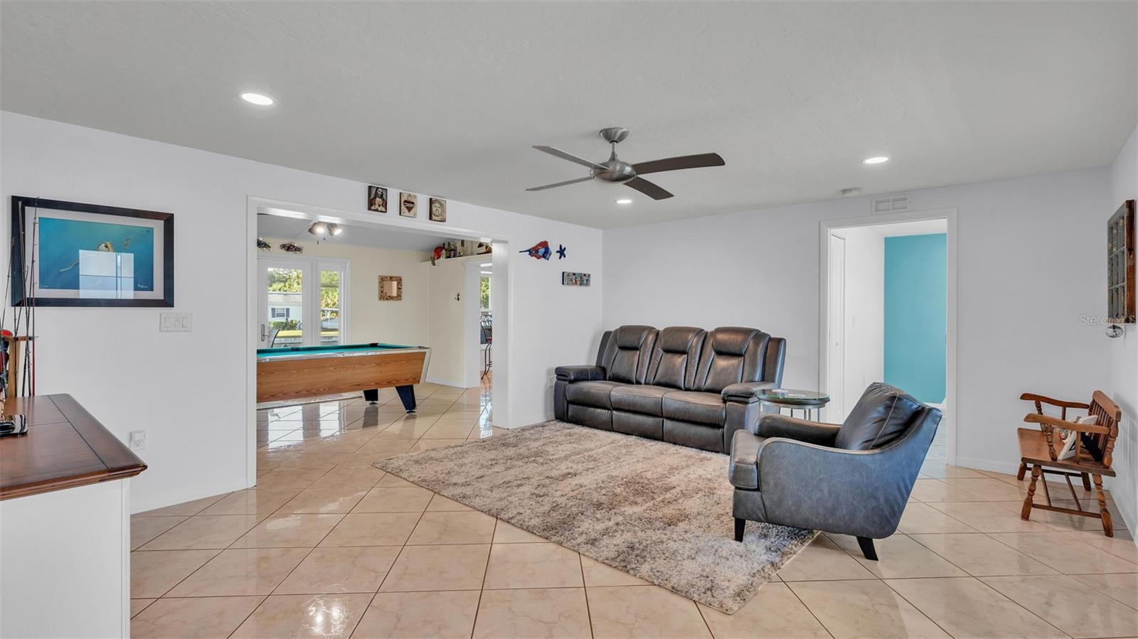 Listing photo id 19 for 9907 Royal Palm Drive