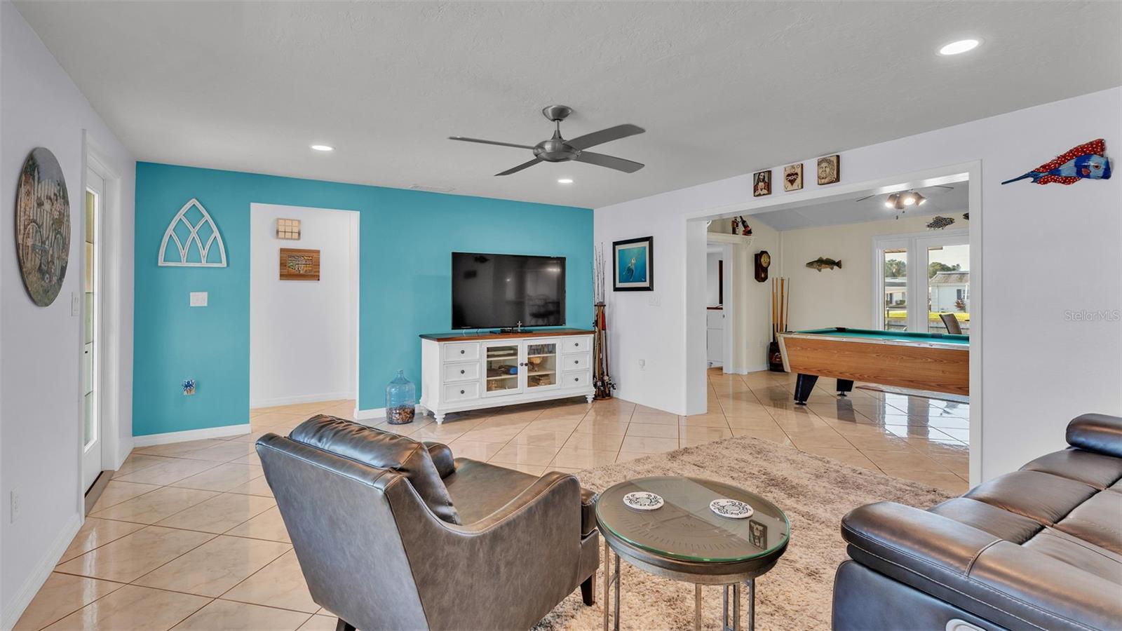 Listing photo id 20 for 9907 Royal Palm Drive