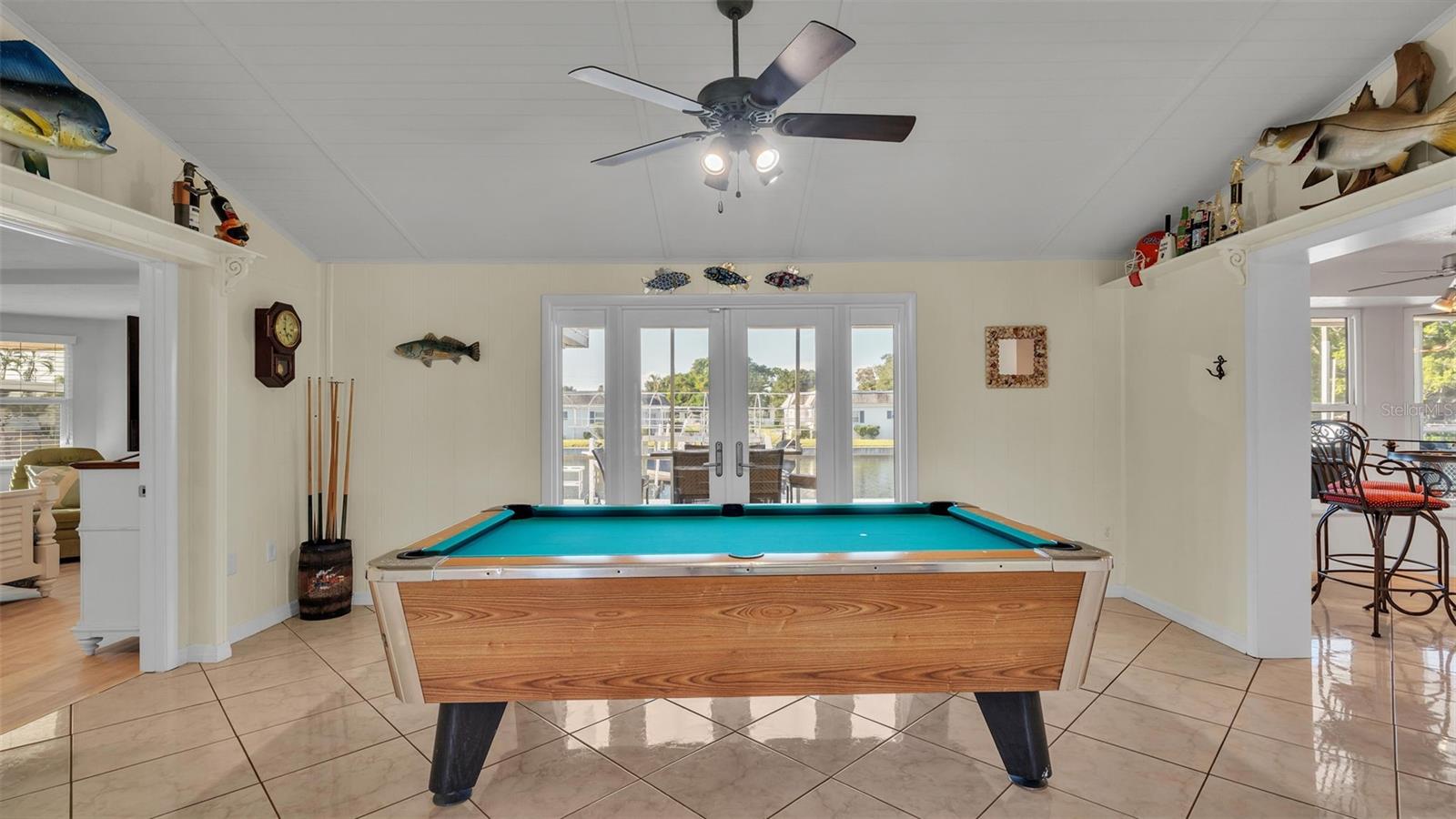 Listing photo id 29 for 9907 Royal Palm Drive