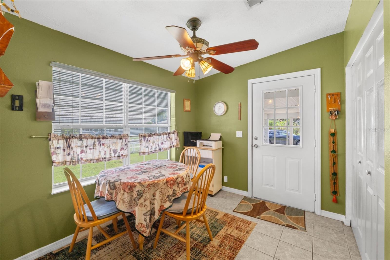 Image 11 of 40 For 13958 Hatchineha Road