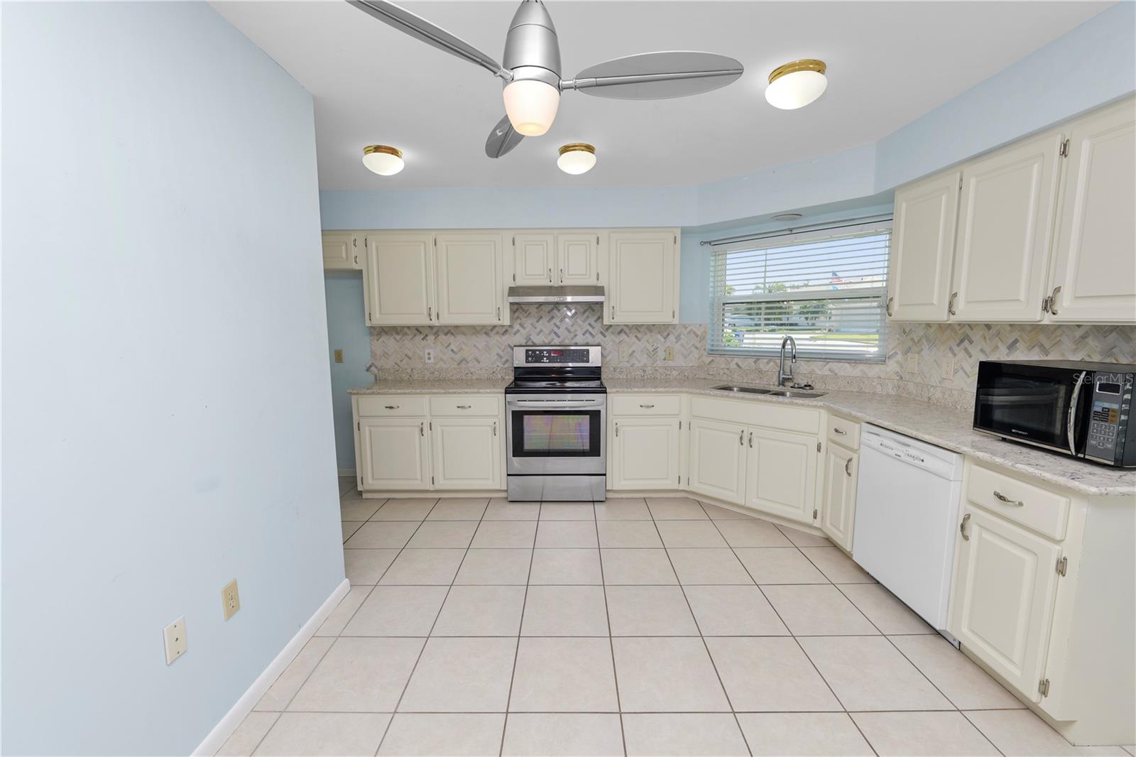 Image 13 of 47 For 2235 Grand Cypress Drive 561