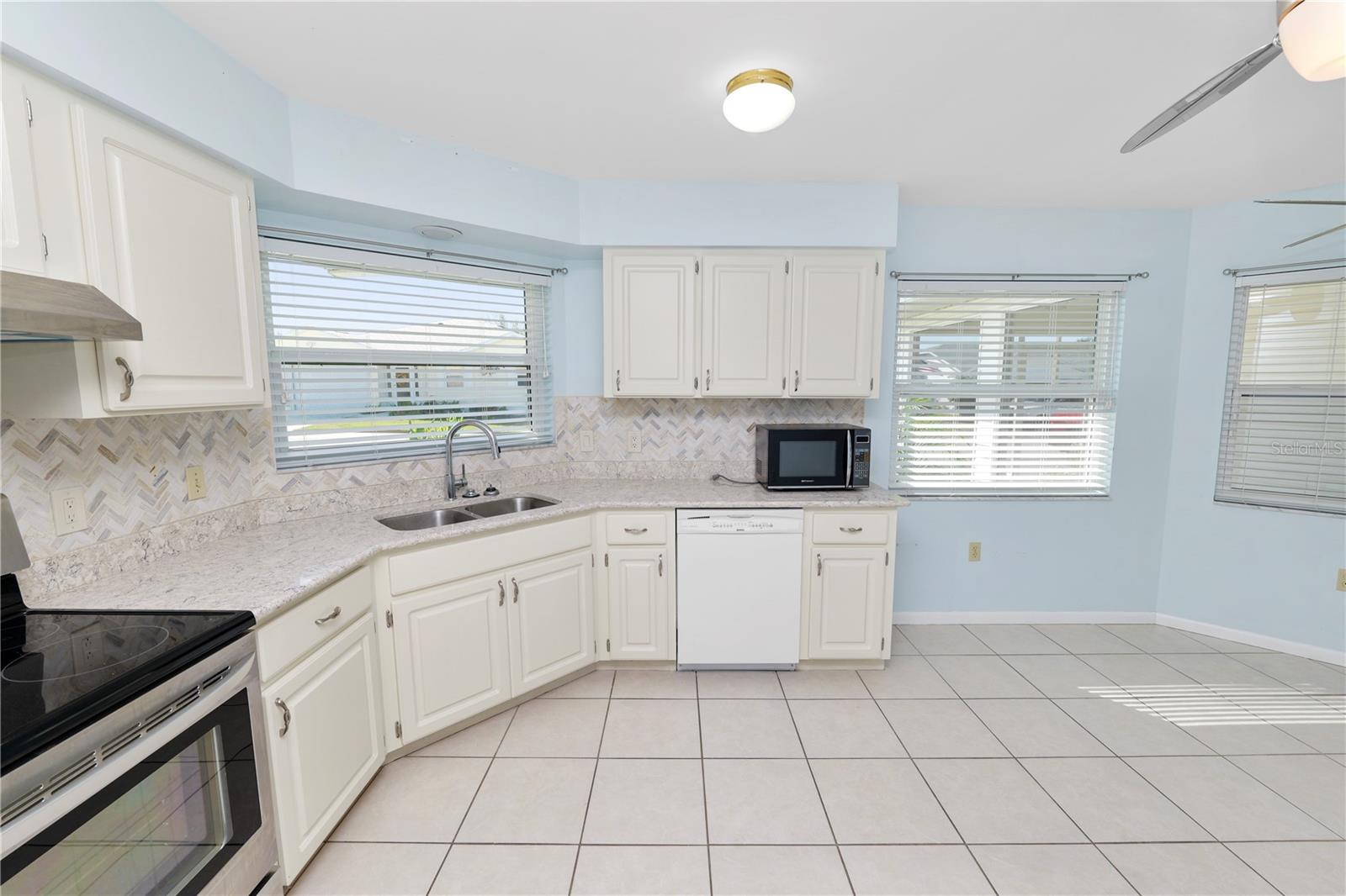 Image 17 of 47 For 2235 Grand Cypress Drive 561