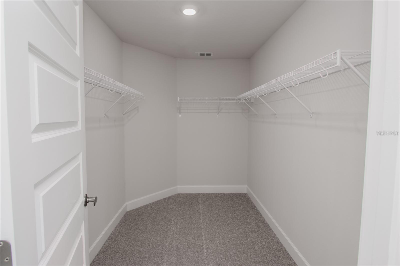 Listing photo id 14 for 4645 Grandview Glen Dr