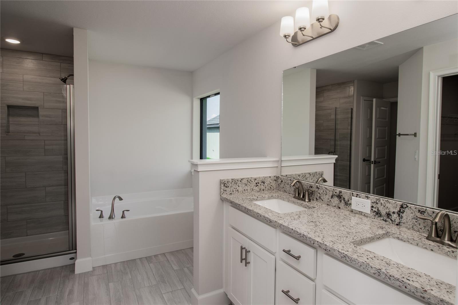 Listing photo id 15 for 4645 Grandview Glen Dr