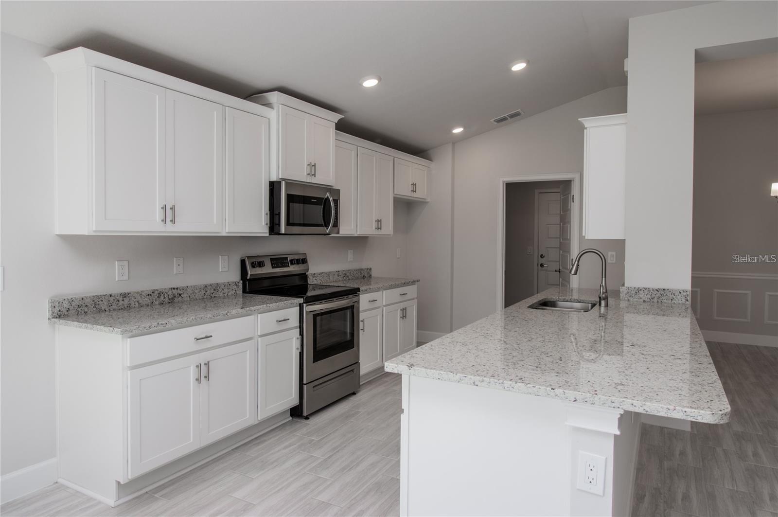 Listing photo id 5 for 4645 Grandview Glen Dr