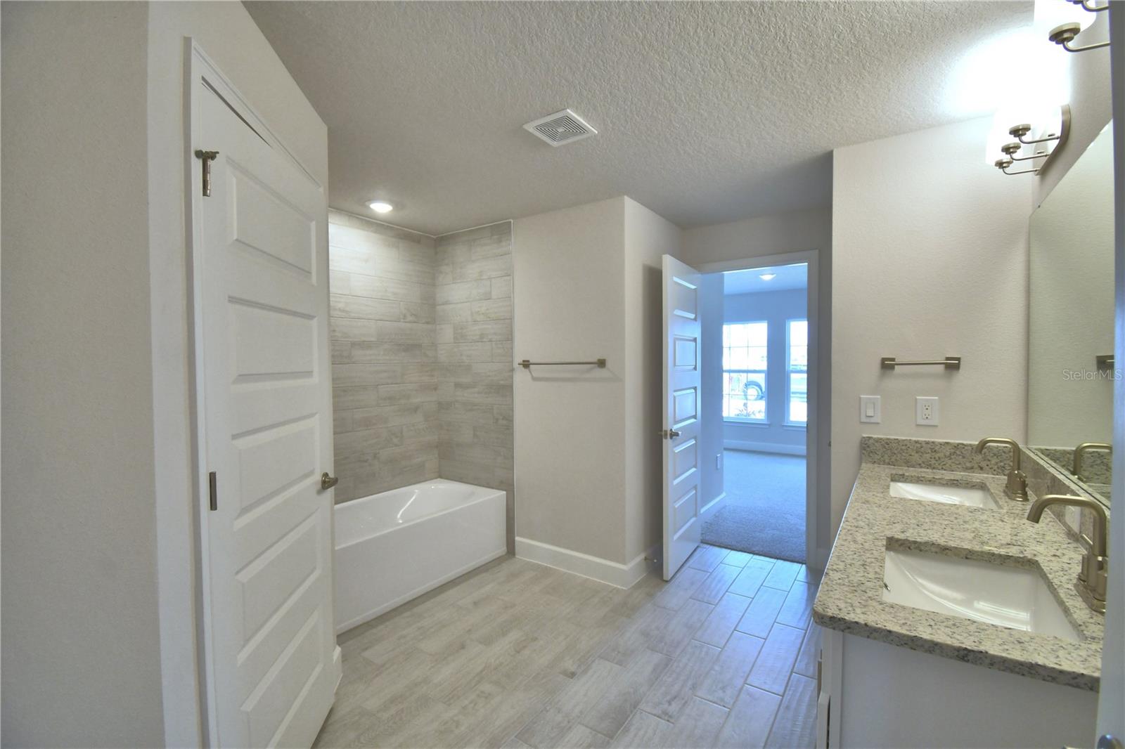 Image 35 of 74 For 5114 Villa Crest Way