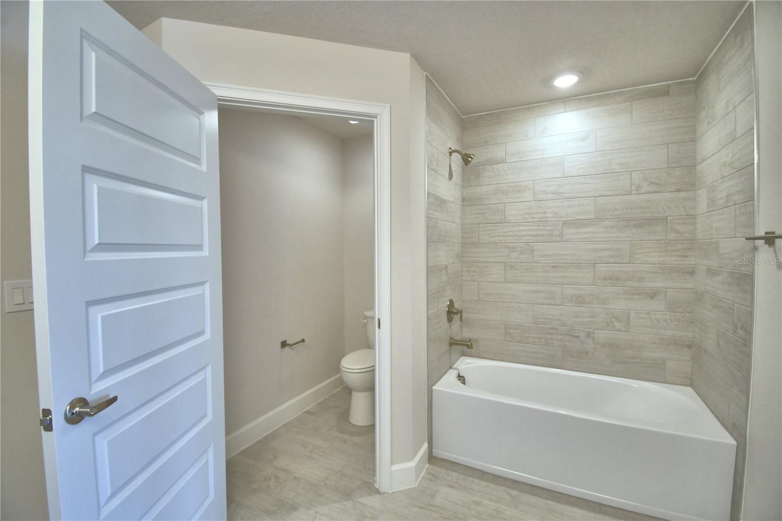 Image 36 of 74 For 5114 Villa Crest Way